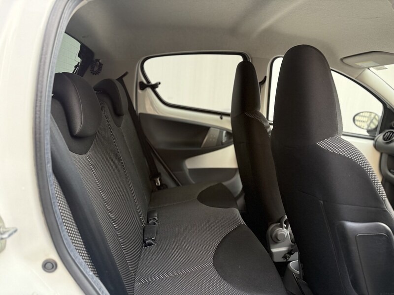 Used Toyota AYGO 2011 for sale - 76357030: Photo 8