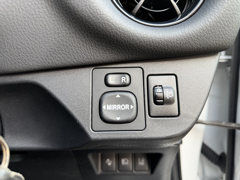 Used Toyota Yaris 2017 for sale - 77668065: Photo 17