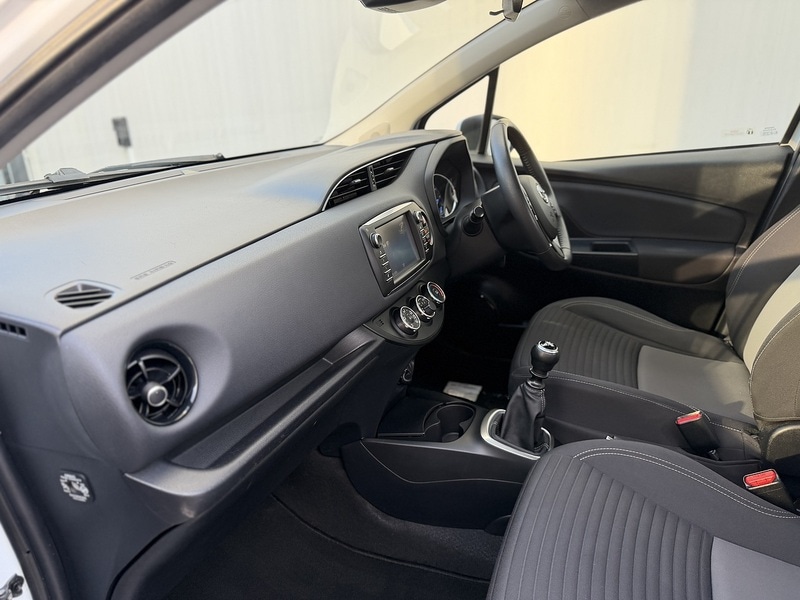 Used Toyota Yaris 2017 for sale - 77668065: Photo 32