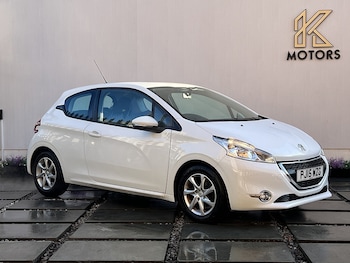 Used Peugeot 208 2015 for sale - 77208485: Photo