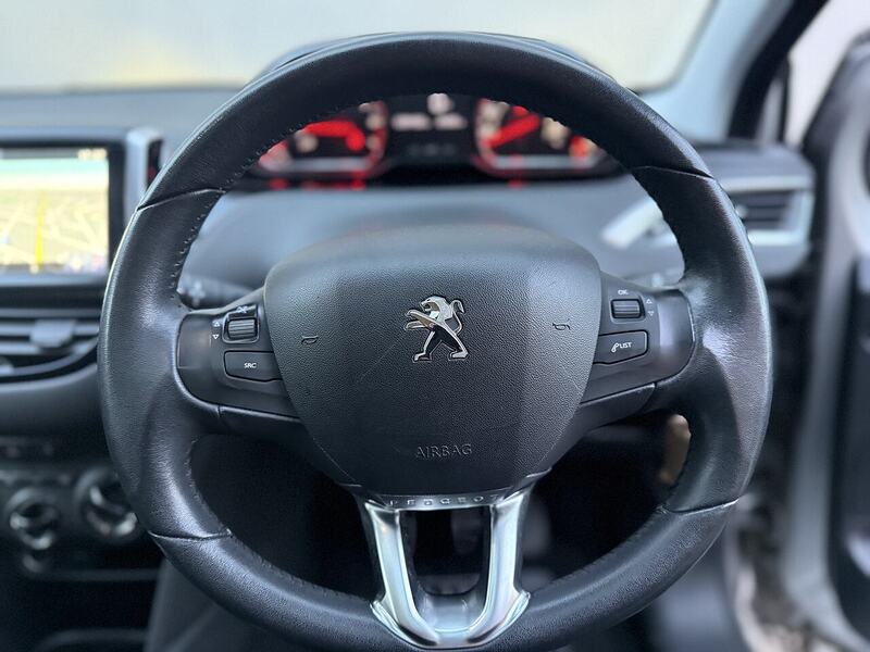 Used Peugeot 208 2015 for sale - 76396582: Photo 11