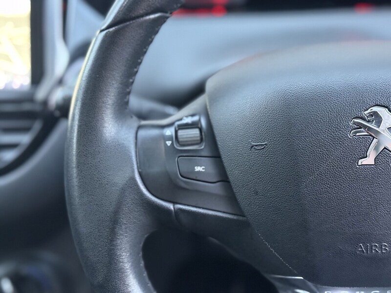 Used Peugeot 208 2015 for sale - 76396582: Photo 12