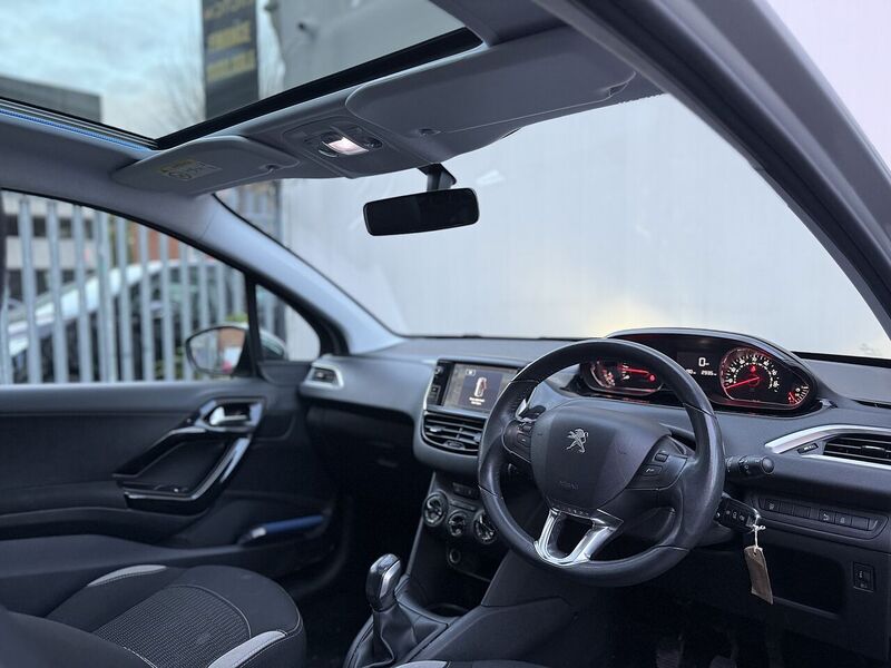 Used Peugeot 208 2015 for sale - 76396582: Photo 3