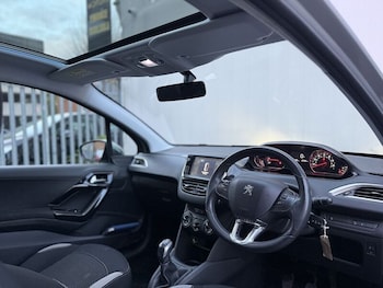 Used Peugeot 208 2015 for sale - 76396582: Photo