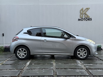 Used Peugeot 208 2015 for sale - 76396582: Photo