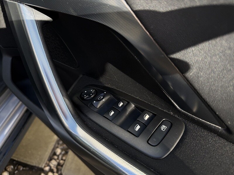 Used Peugeot 2008 2018 for sale - 77836565: Photo 18