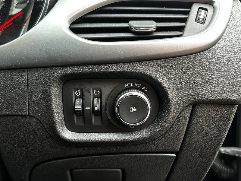 Used Vauxhall Astra 2018 for sale - 77543637: Photo 14