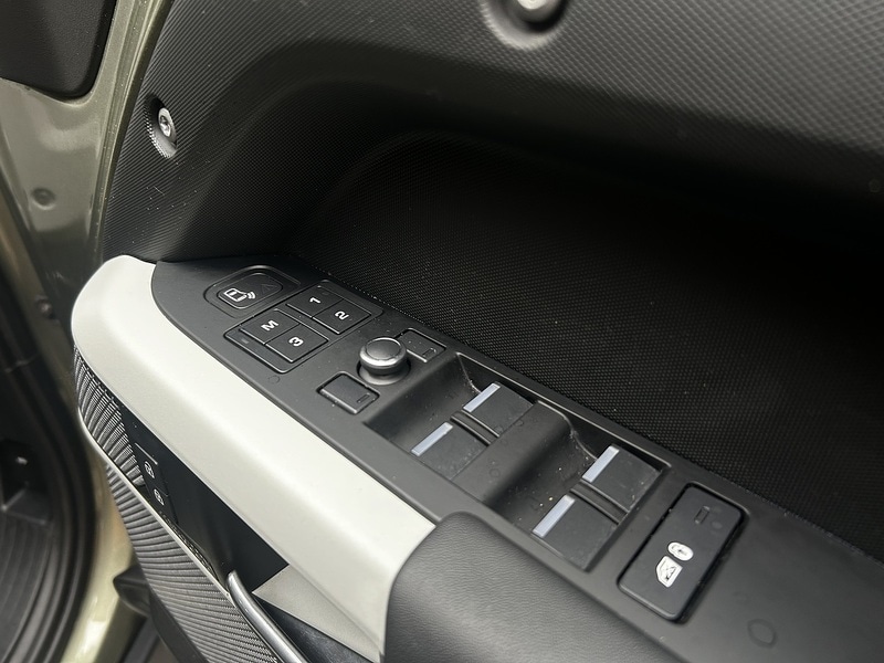 Used Land Rover Defender 2020 for sale - 77622067: Photo 17