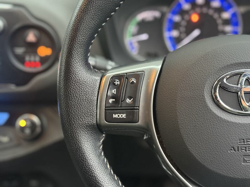 Used Toyota Yaris 2015 for sale - 76716120: Photo 14