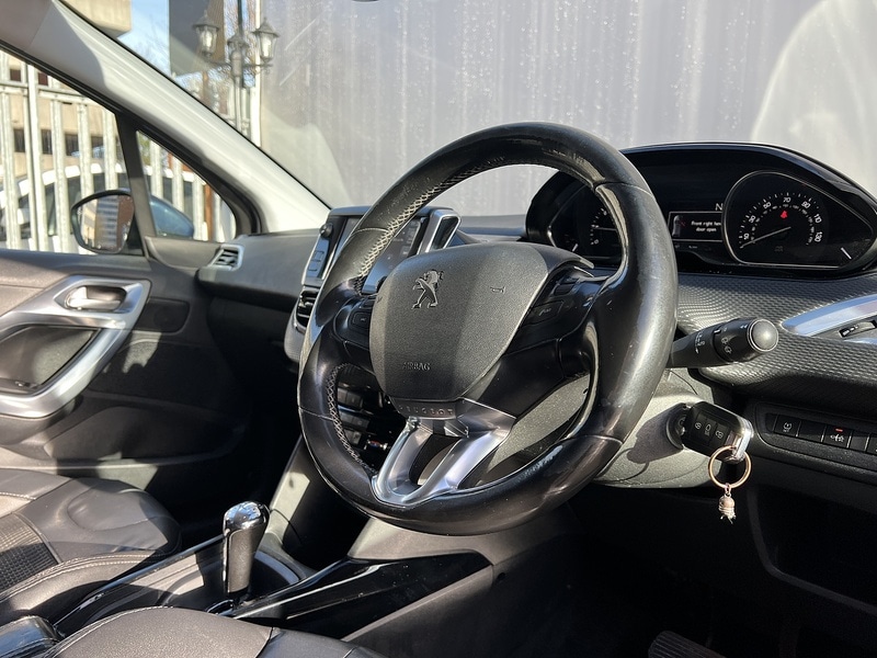 Used Peugeot 2008 2015 for sale - 77140311: Photo 4