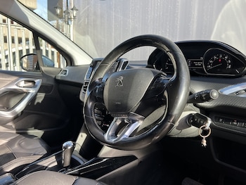 Used Peugeot 2008 2015 for sale - 77140311: Photo