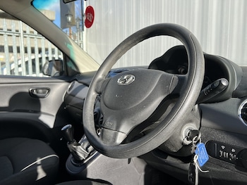 Used Hyundai i10 2012 for sale - 77140330: Photo