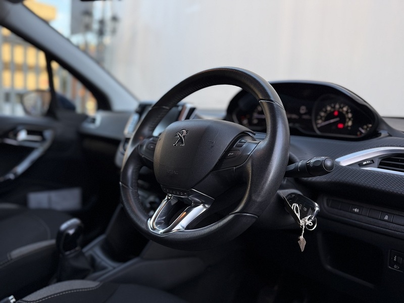 Used Peugeot 208 2015 for sale - 76798884: Photo 3