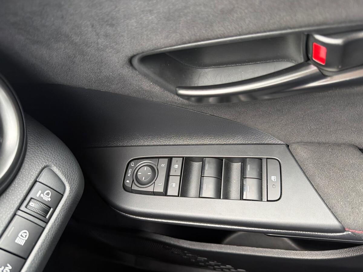 Used Toyota C-HR 2024 for sale - 76716780: Photo 15