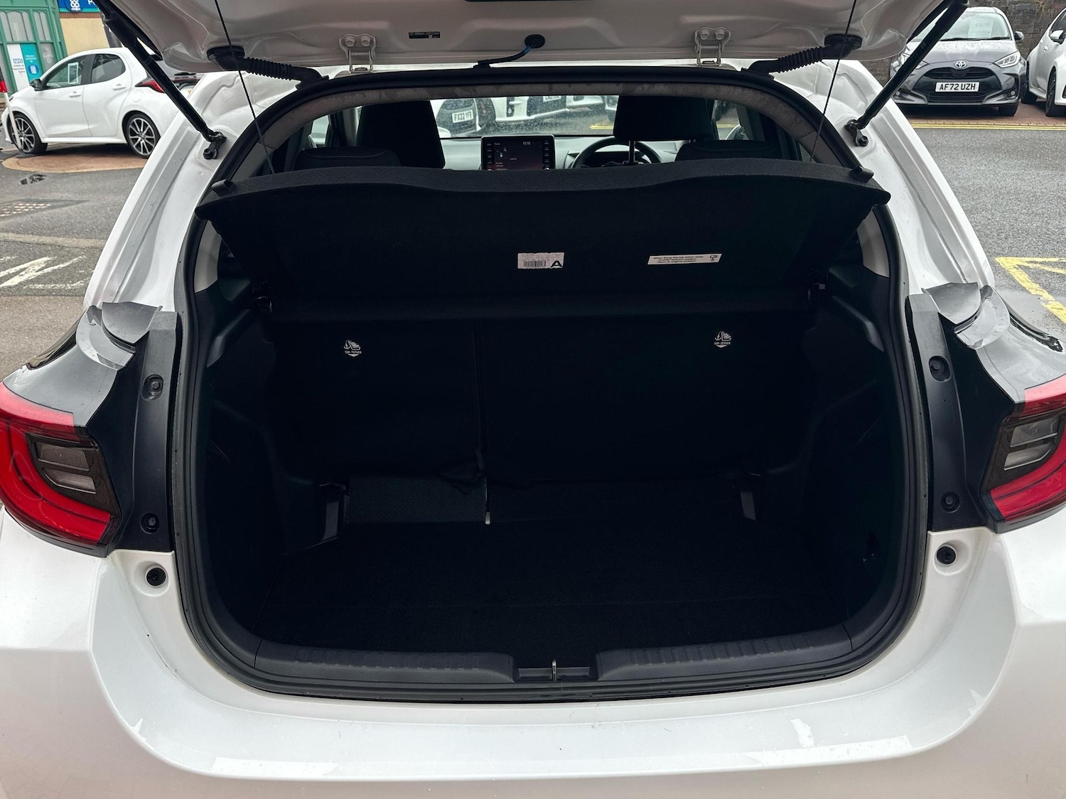 Used Toyota Yaris 2023 for sale - 76647382: Photo 14