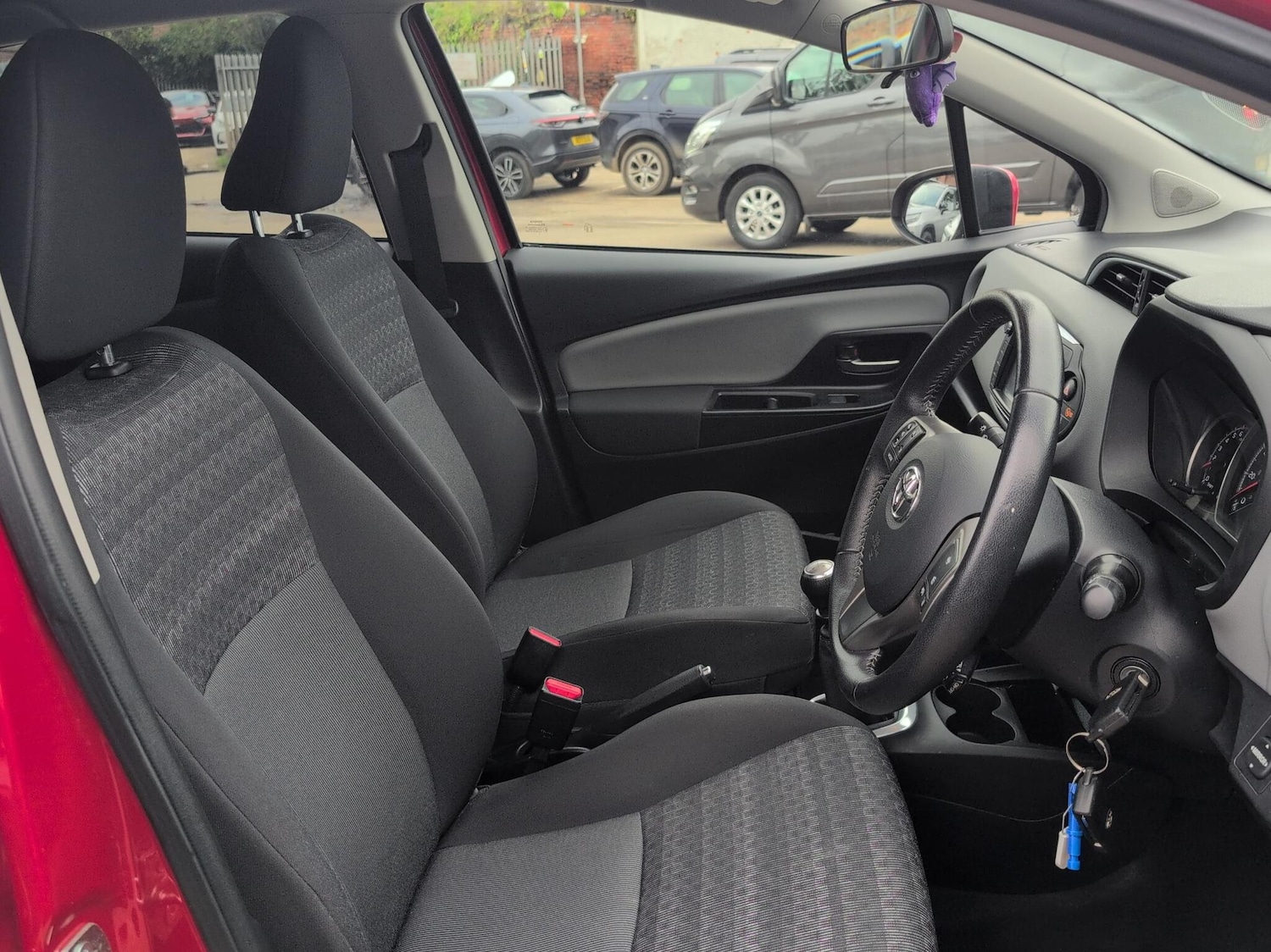 Used Toyota Yaris 2016 for sale - 76190633: Photo 11