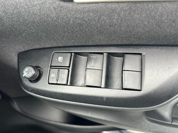 Used Toyota Yaris 2023 for sale - 76309337: Photo 22