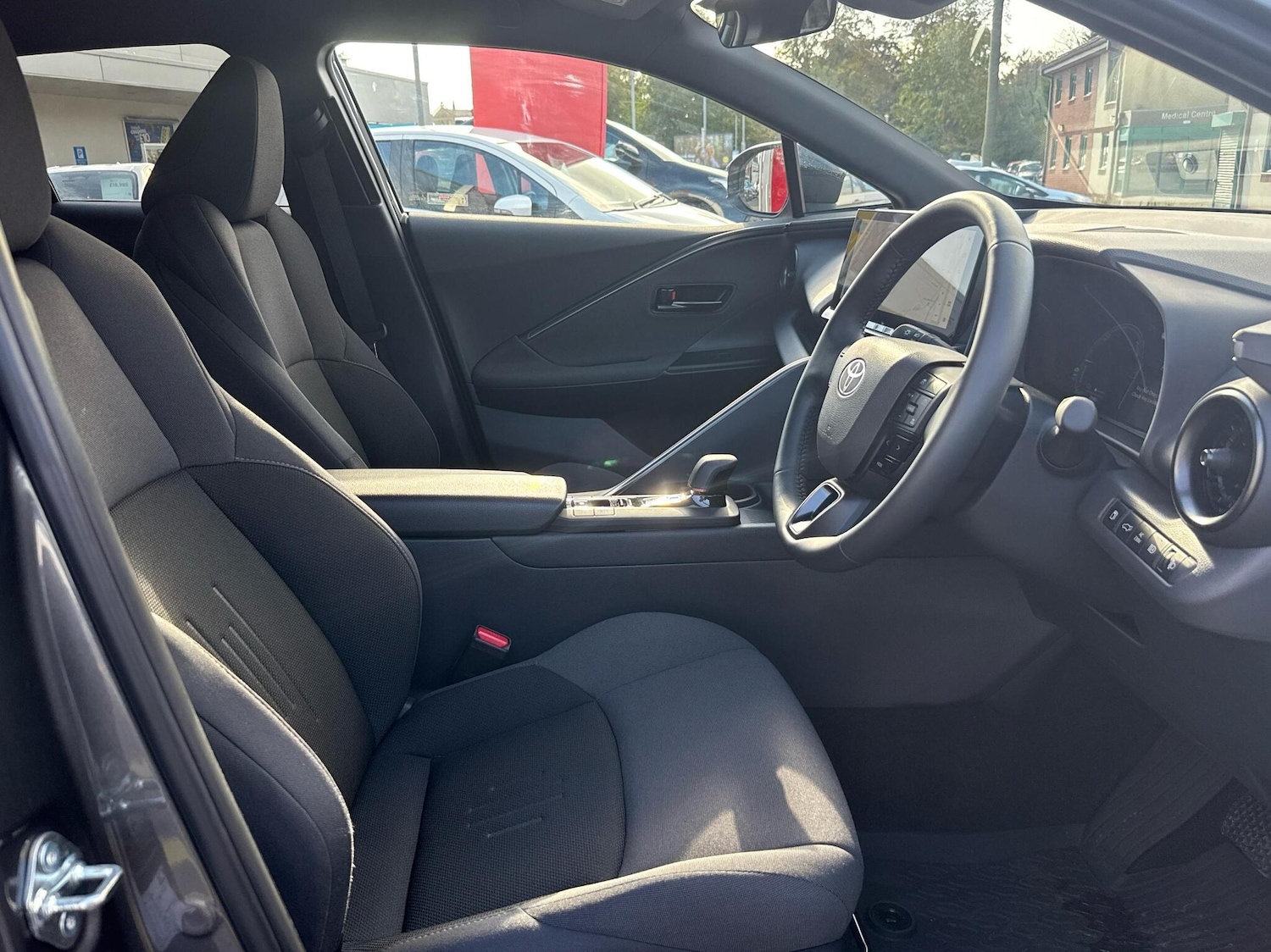 Used Toyota C-HR 2024 for sale - 76500870: Photo 11