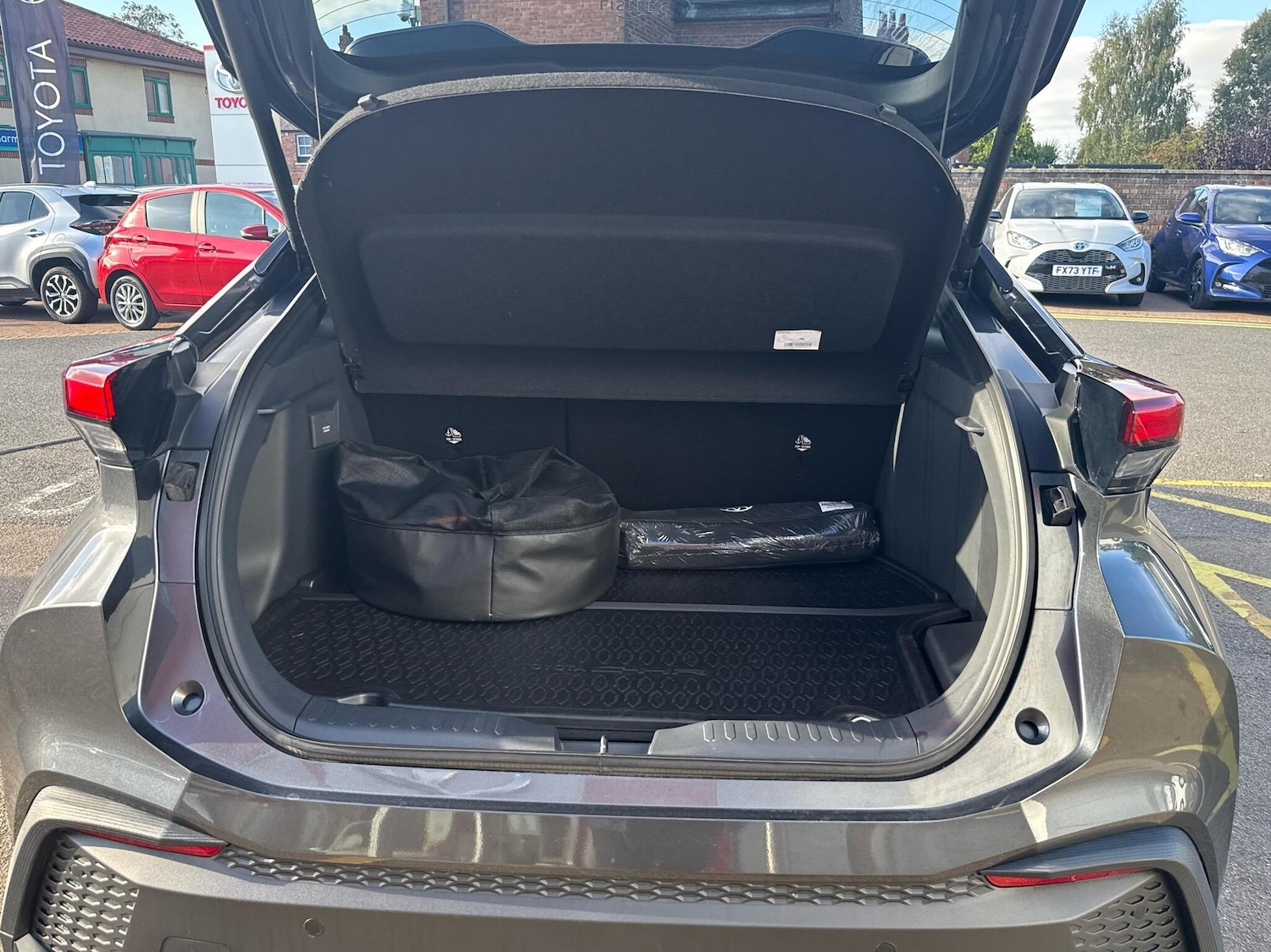 Used Toyota C-HR 2024 for sale - 76500870: Photo 14