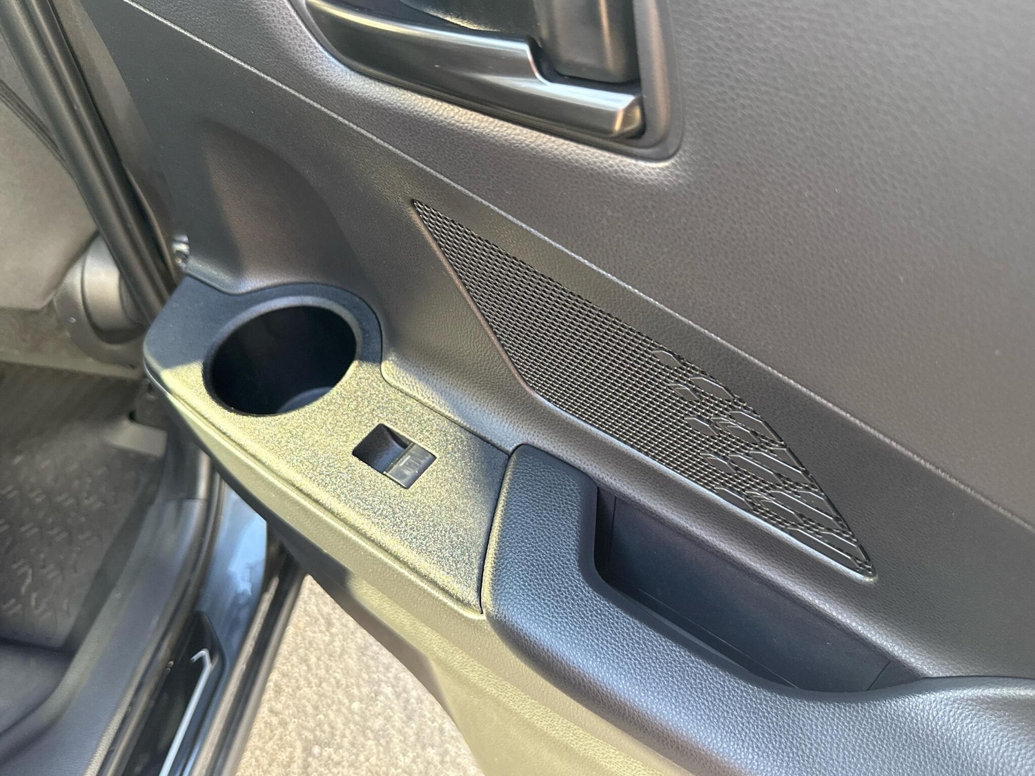 Used Toyota C-HR 2024 for sale - 76500870: Photo 21