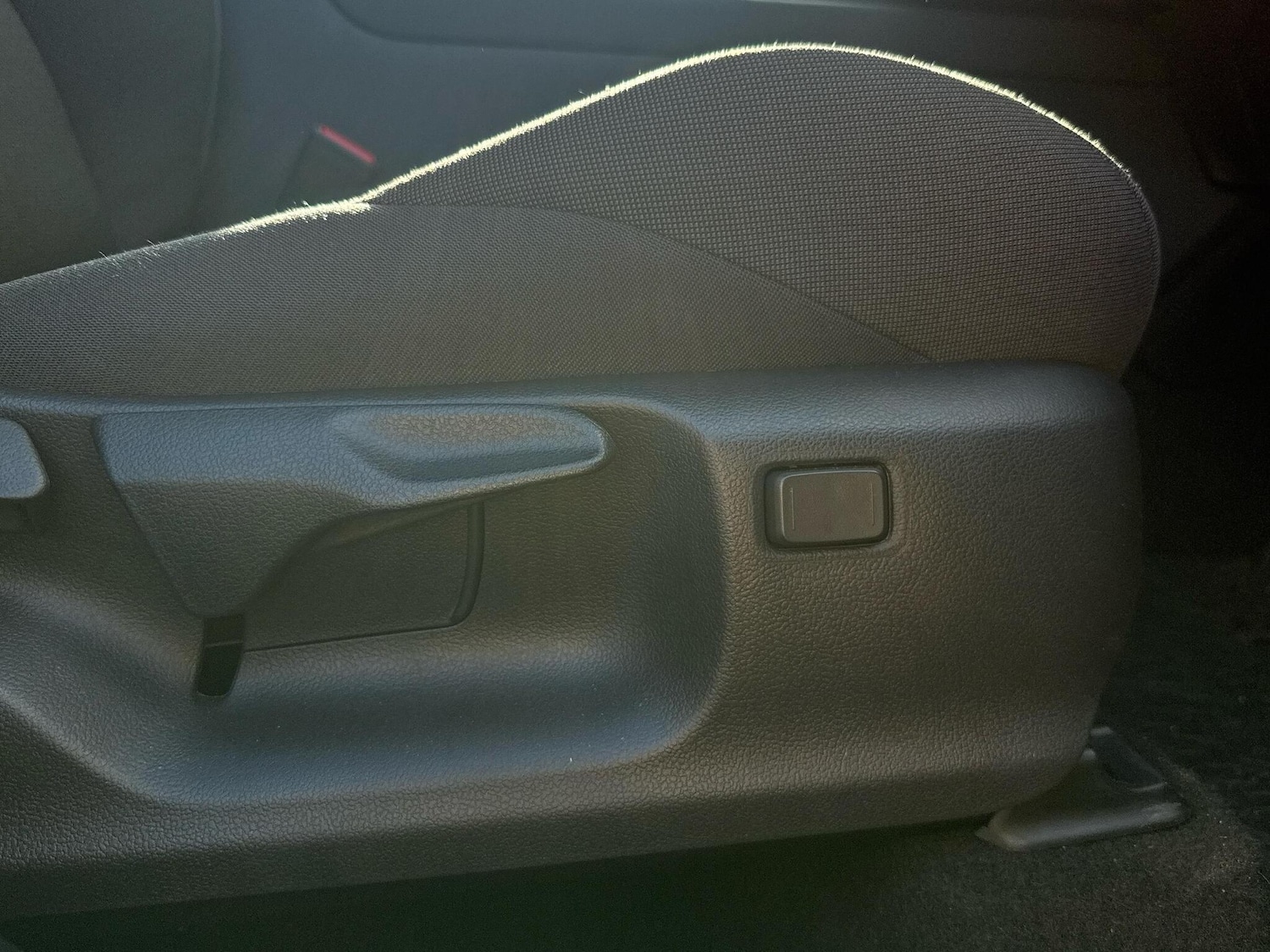 Used Toyota C-HR 2024 for sale - 76500870: Photo 24