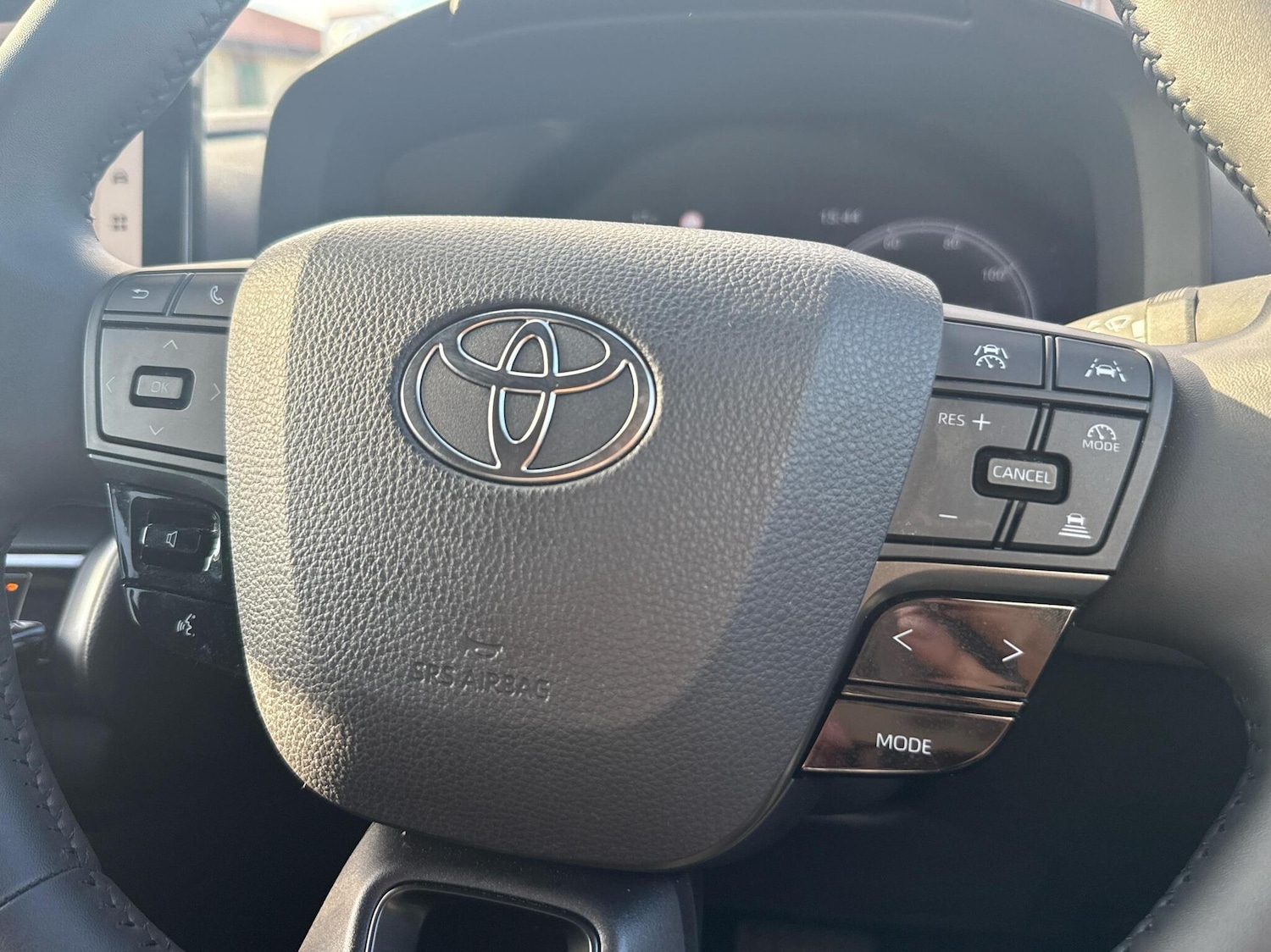 Used Toyota C-HR 2024 for sale - 76500870: Photo 32