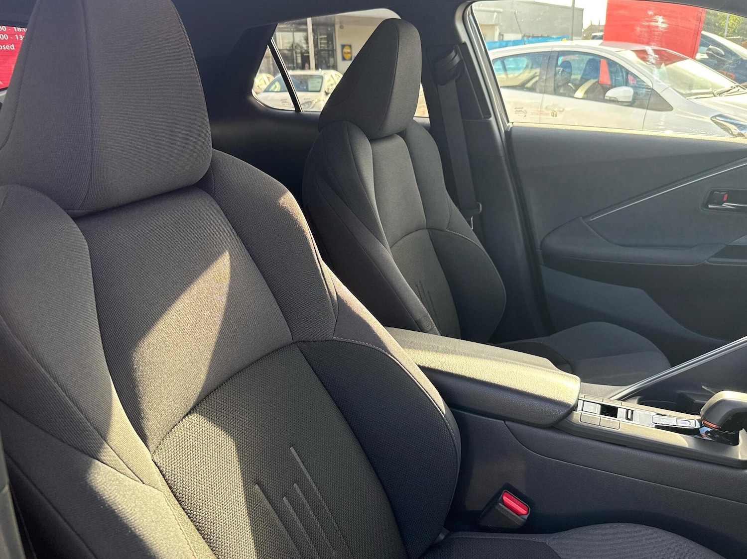 Used Toyota C-HR 2024 for sale - 76500870: Photo 33