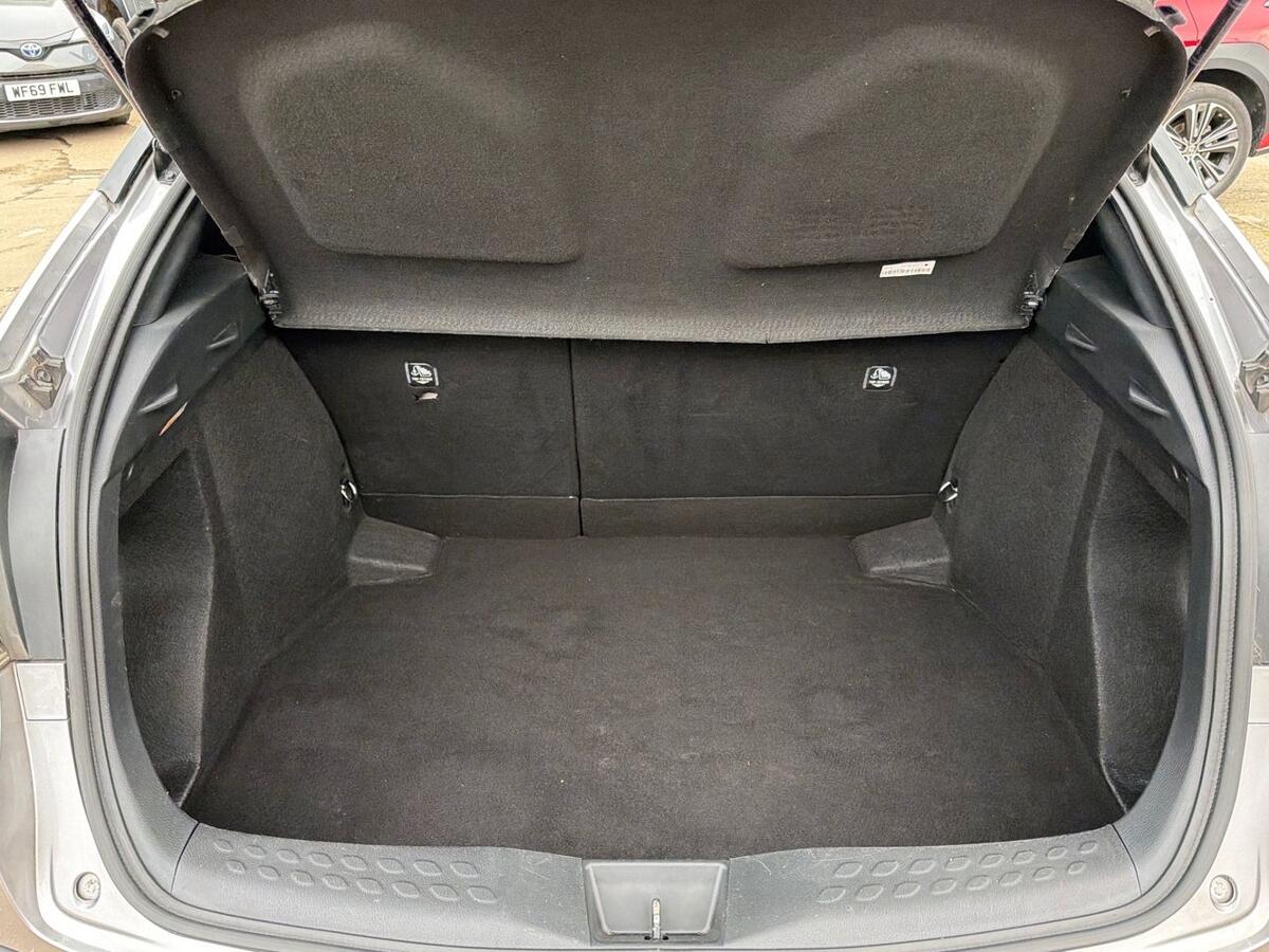 Used Toyota C-HR 2018 for sale - 78021780: Photo 10