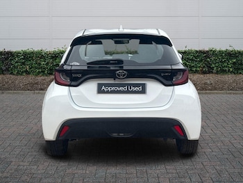 Used Toyota Yaris 2024 for sale - 77826137: Photo