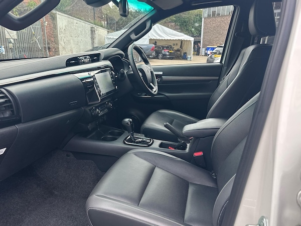 Used Toyota Hilux 2023 for sale - 75432348: Photo 10