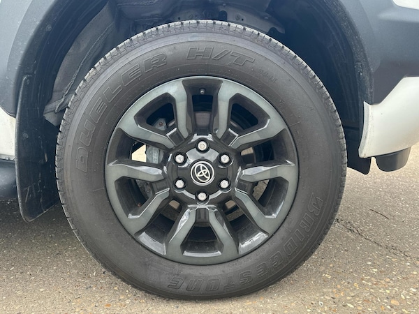Used Toyota Hilux 2023 for sale - 75432348: Photo 18