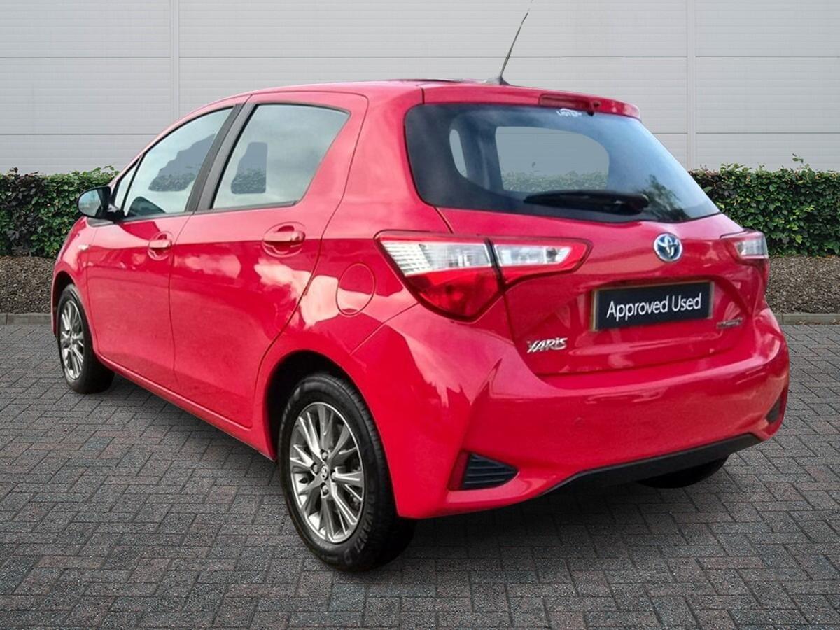 Used Toyota Yaris 2019 for sale - 76937232: Photo 2