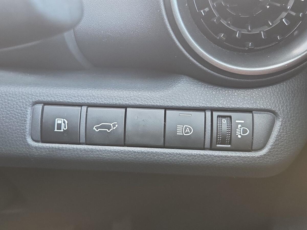 Used Toyota C-HR 2024 for sale - 76937263: Photo 24