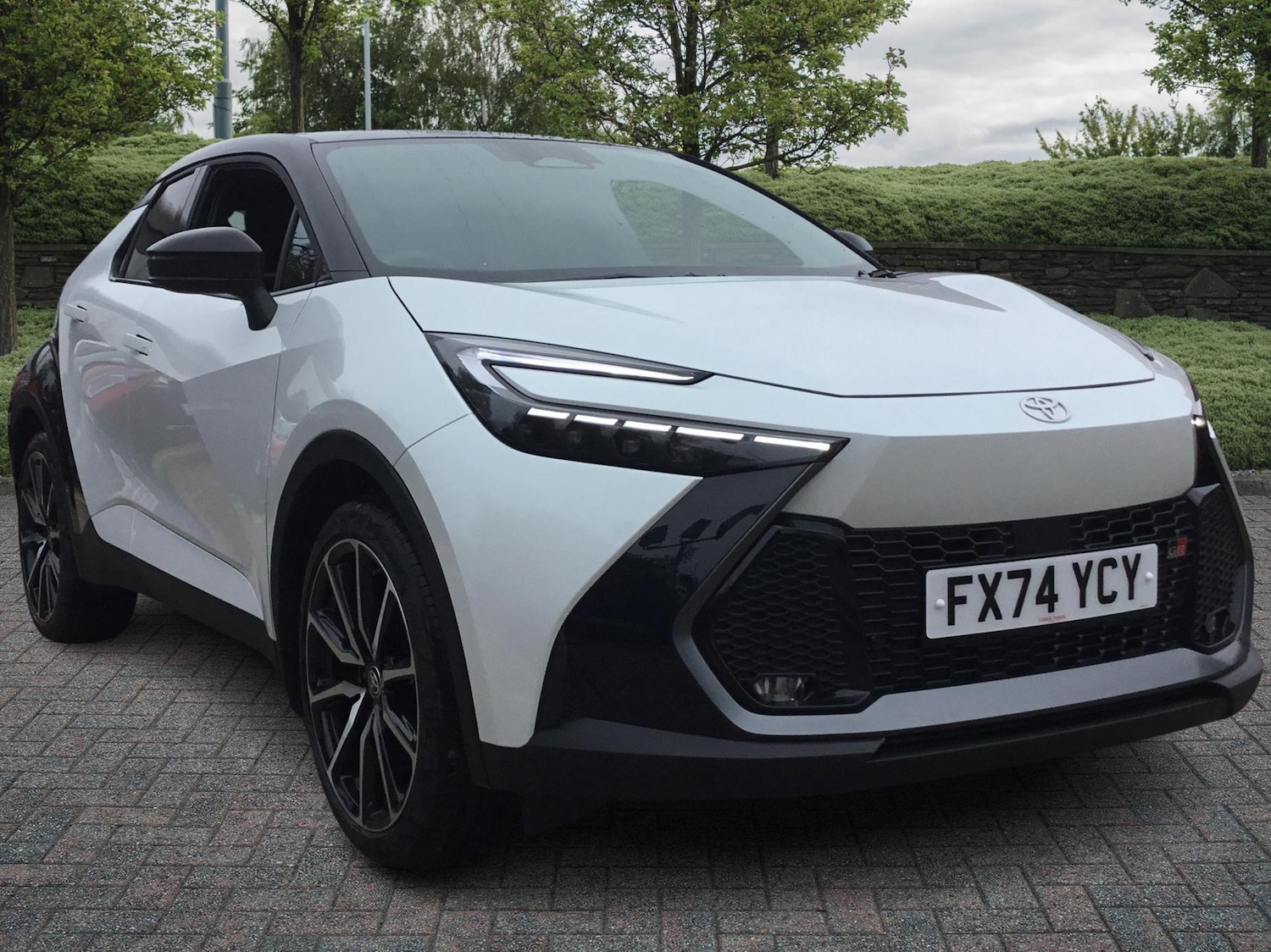 Used Toyota C-HR 2024 for sale - 76168386: Photo 1