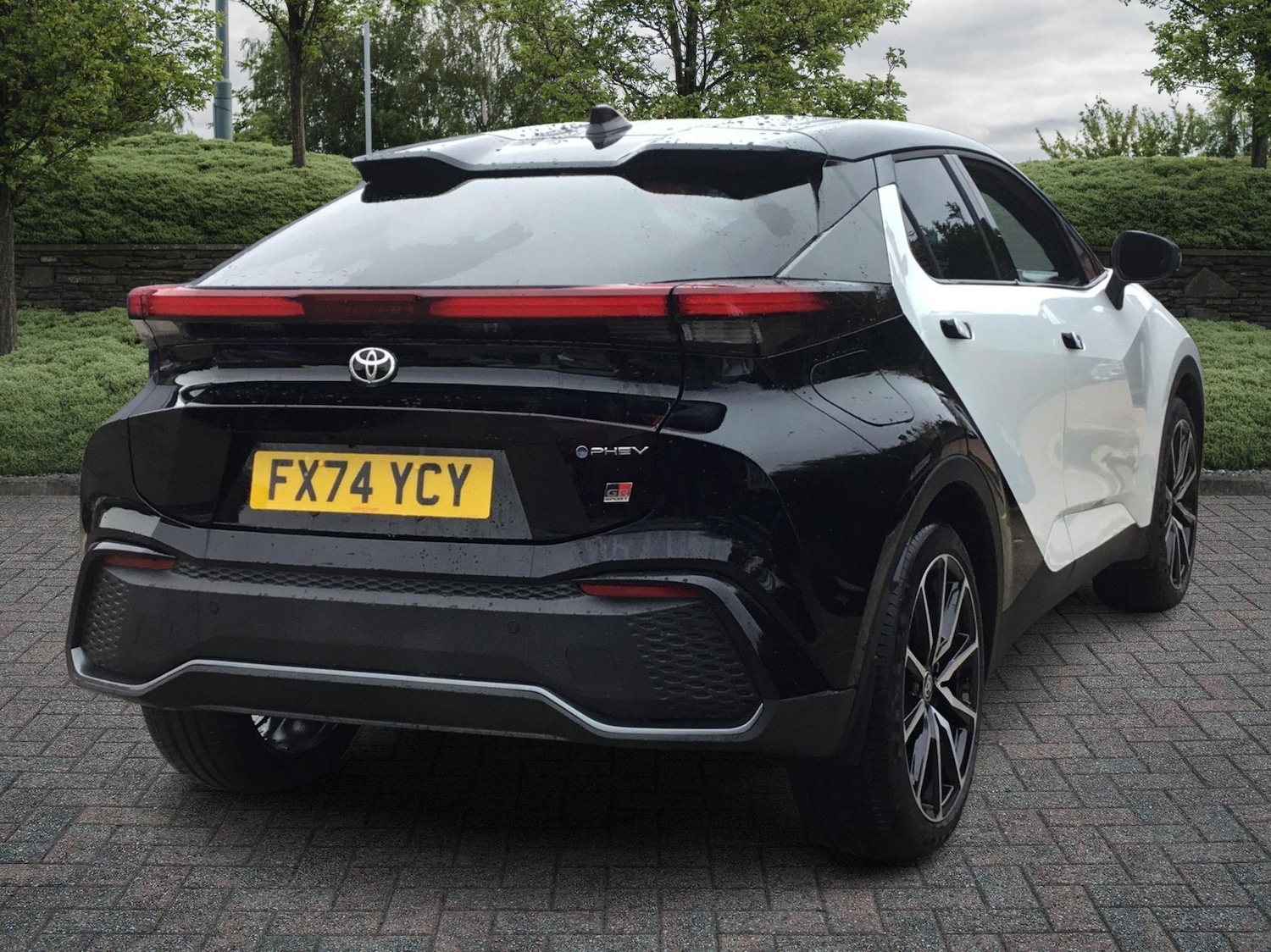 Used Toyota C-HR 2024 for sale - 76168386: Photo 2