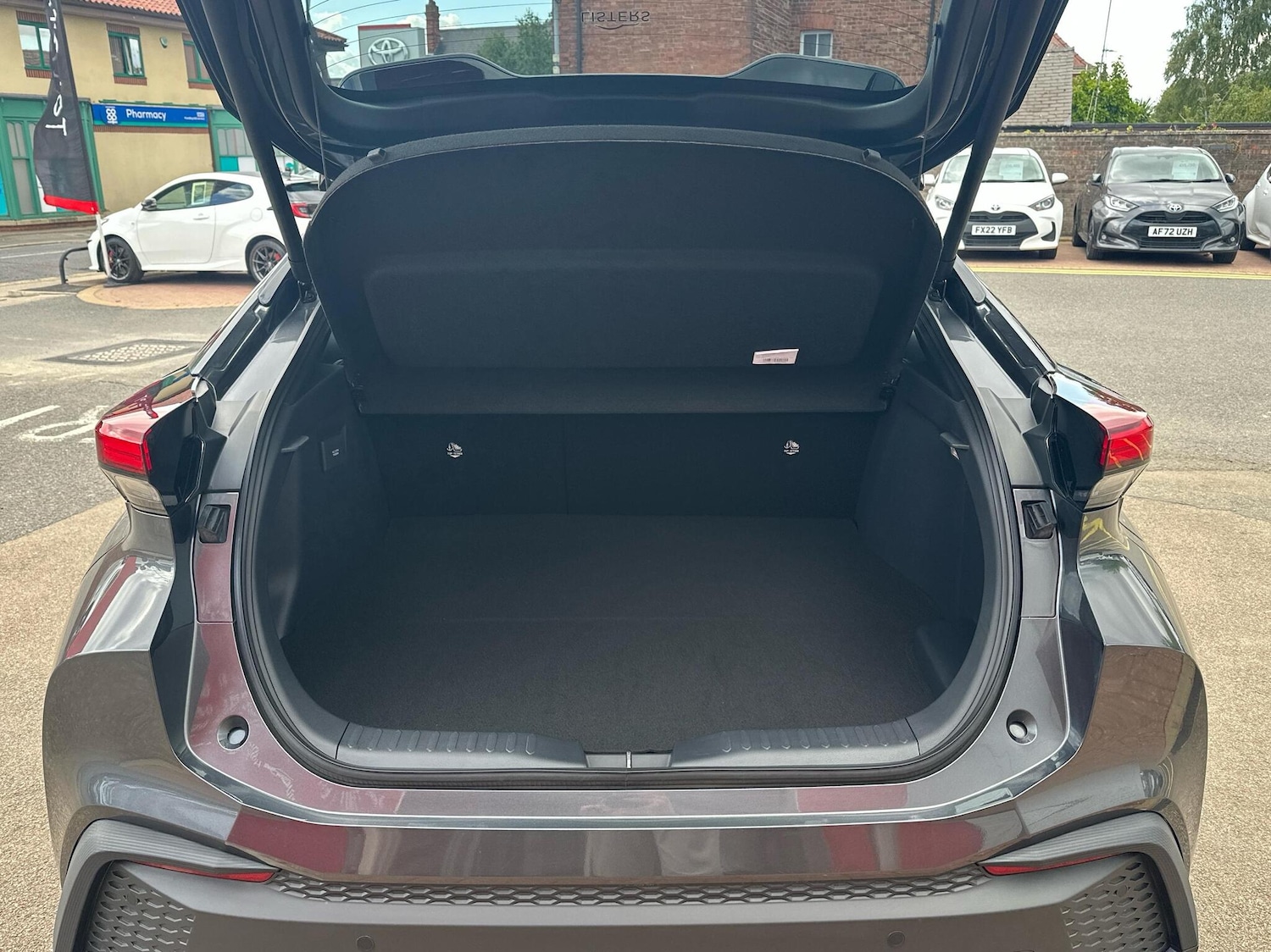 Used Toyota C-HR 2024 for sale - 76837811: Photo 14