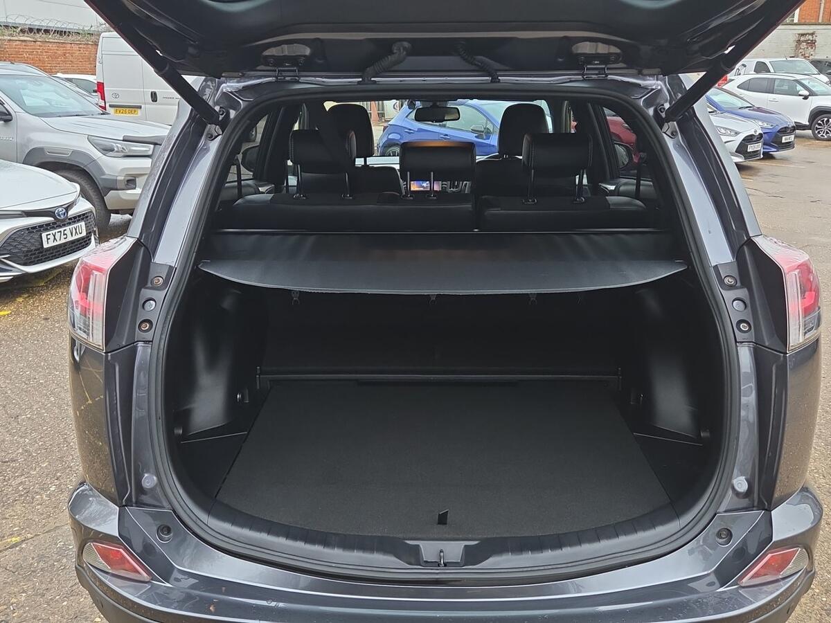 Used Toyota RAV4 2017 for sale - 76856286: Photo 10