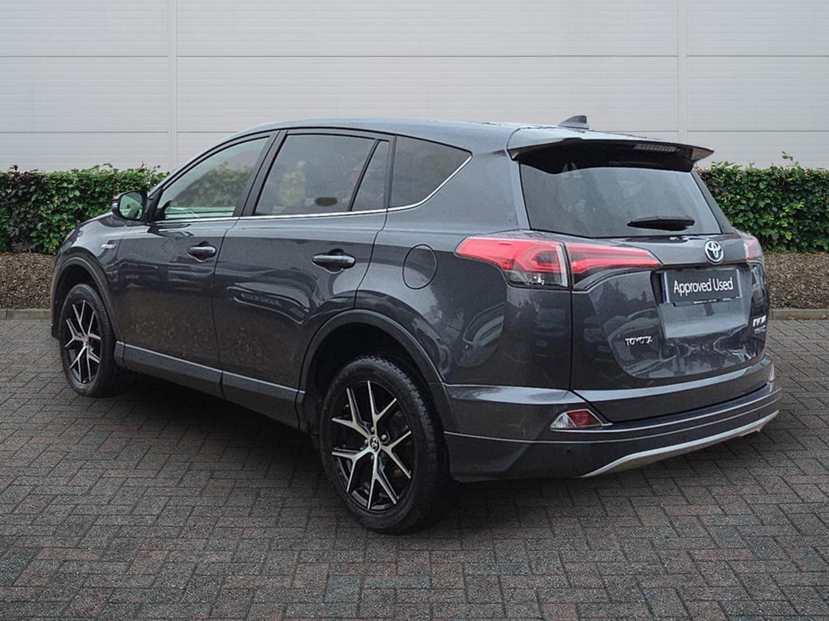 Used Toyota RAV4 2017 for sale - 76856286: Photo 2