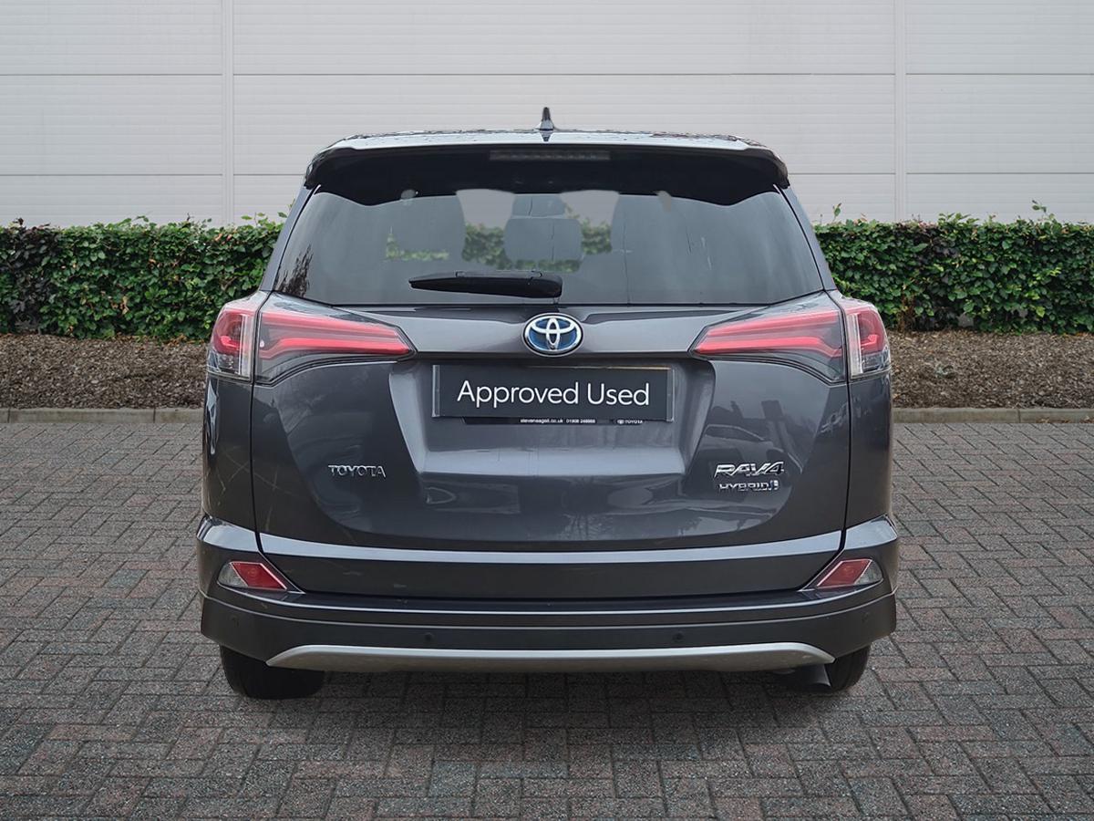 Used Toyota RAV4 2017 for sale - 76856286: Photo 4