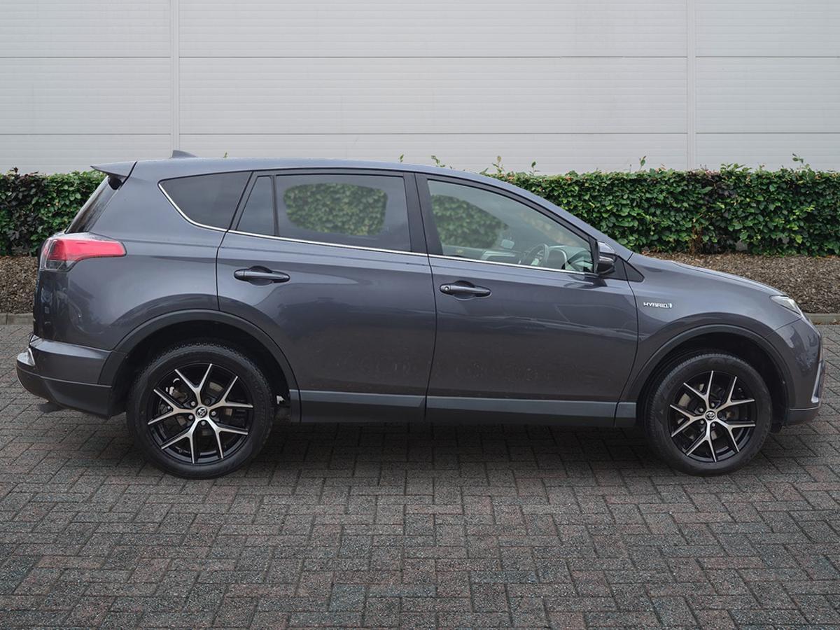 Used Toyota RAV4 2017 for sale - 76856286: Photo 5