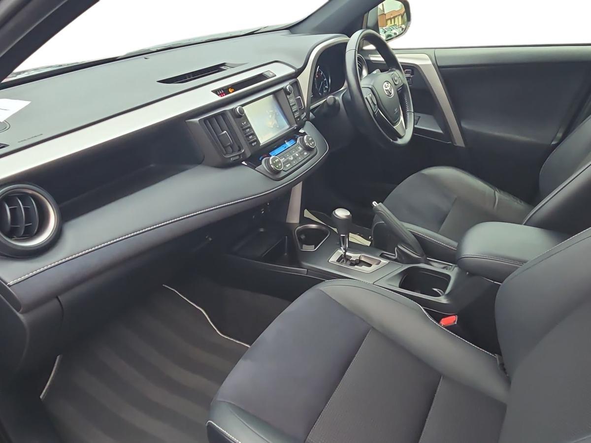 Used Toyota RAV4 2017 for sale - 76856286: Photo 7