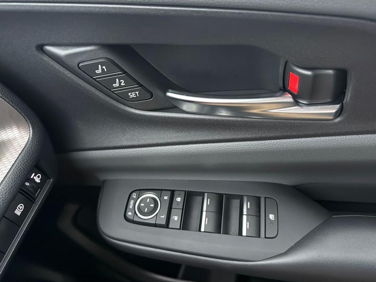 Used Toyota Prius 2024 for sale - 76716802: Photo 14