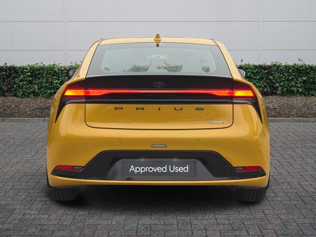 Used Toyota Prius 2024 for sale - 76716802: Photo 4