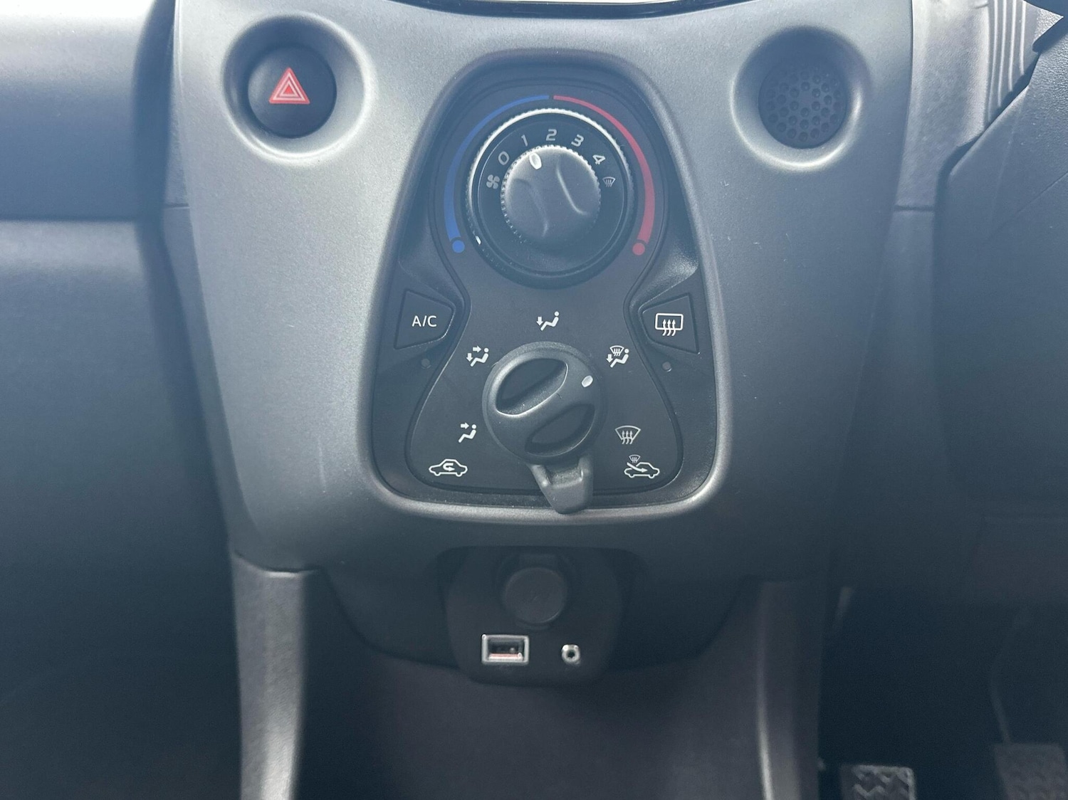 Used Toyota AYGO 2018 for sale - 76086093: Photo 21