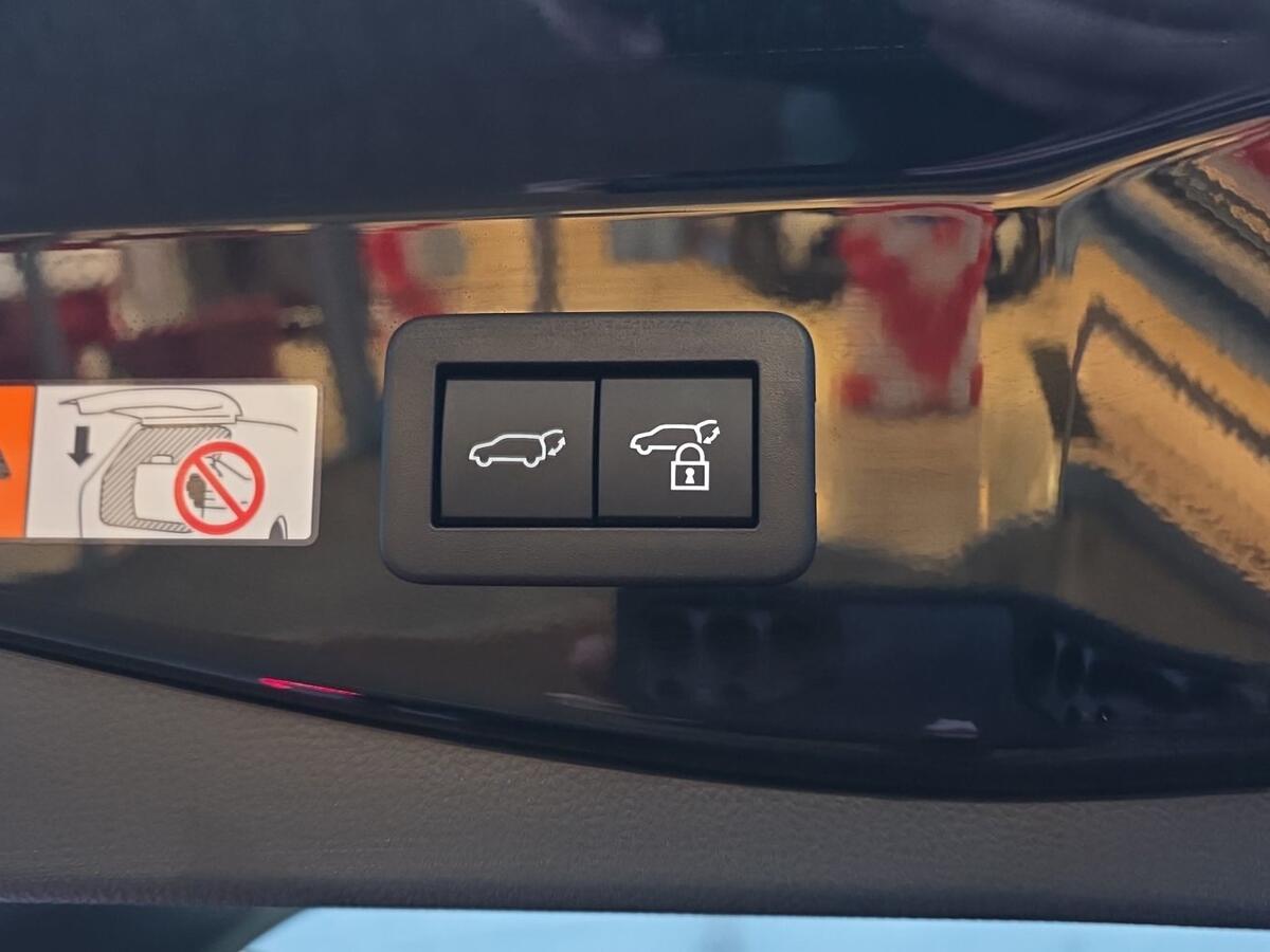 Used Toyota C-HR 2025 for sale - 77512245: Photo 17