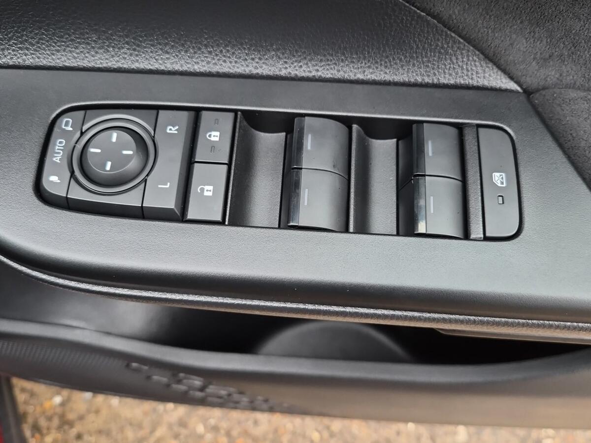 Used Toyota C-HR 2025 for sale - 77512250: Photo 17