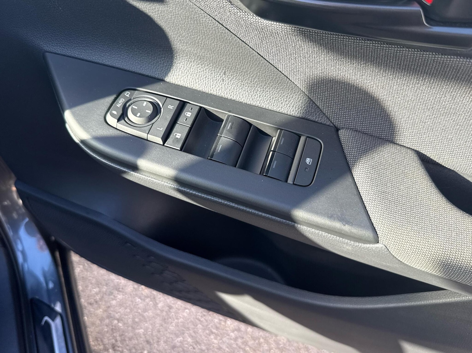 Used Toyota C-HR 2024 for sale - 76139792: Photo 25