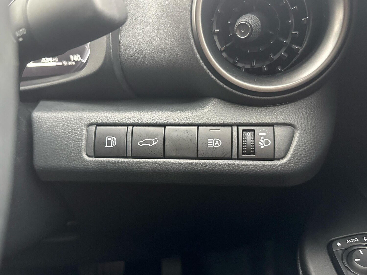 Used Toyota C-HR 2024 for sale - 77634425: Photo 27