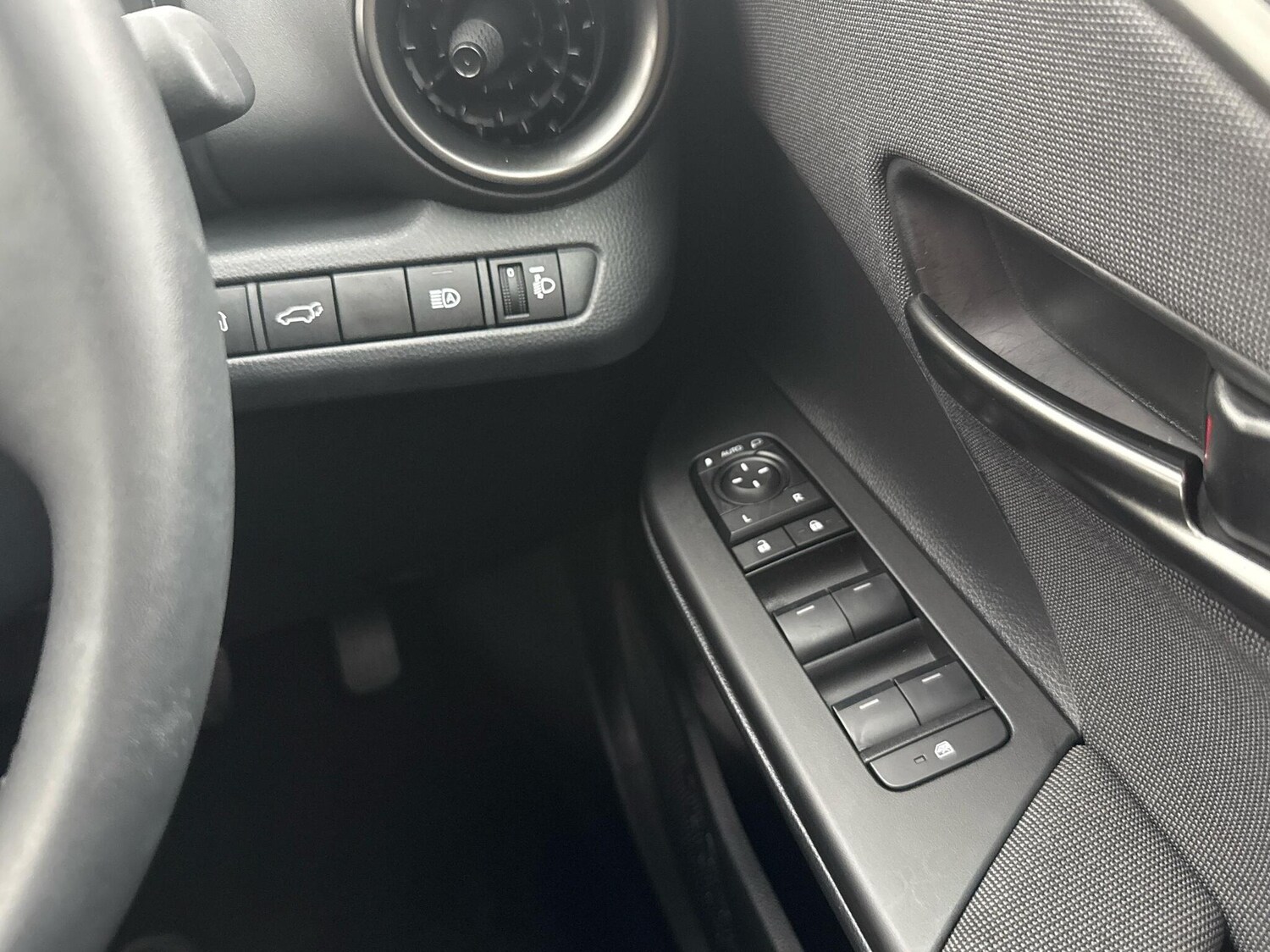 Used Toyota C-HR 2024 for sale - 77634425: Photo 28