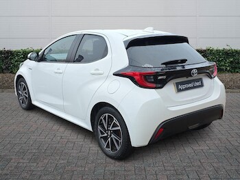 Used Toyota Yaris 2021 for sale - 77307107: Photo